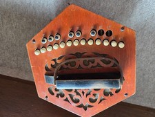 antigo acordeão alemão "Concertina Cromática", precisa de serviço comprar usado antigo acordeão alemão "Concertina Cromática", precisa de serviço comprar usado  Enviando para Brazil