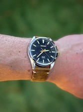 Relógio masculino Seiko Solar mostrador preto detalhes dourados dois tons - SNE485P1 comprar usado  Enviando para Brazil