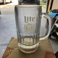 CANECA DE CERVEJA DE VIDRO VINTAGE MILLER LITE COM ALÇA...BASE COM NERVURAS...5 1/2" / Utensílios de bar comprar usado  Enviando para Brazil