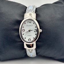Relógio STUDIO tom prata floral cristal em relevo punho azul funcionando nova bateria comprar usado  Enviando para Brazil