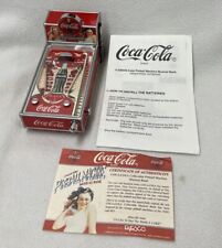 1998 MÁQUINA DE PINBALL COCA COLA BANCO MUSICAL ENESCO NOVA 9” CAIXA CERTIFICADO DE AUTENTICIDADE CAIXA DANIFICADA comprar usado  Enviando para Brazil