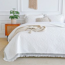 White tassels quilt for sale  Brentwood