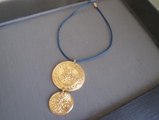Collier fantaisie signée d'occasion Collier fantaisie signée d'occasion  Vendeuvre-du-Poitou