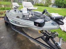 Fiberglass bass boat for sale  Greeneville