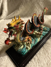 Figura detalhada colorida dragão de água resina chinesa Feng Shui em base de madeira comprar usado  Enviando para Brazil