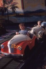 Slide 35mm - Dois meninos em carros no recinto da feira passeio infantil, década de 1960 comprar usado  Enviando para Brazil