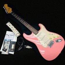 Fender pink electric d'occasion  Expédié en Belgium