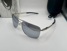 Usado, Óculos de sol Oakley calibre 8 prata polarizado incluindo estojo rígido comprar usado Usado, Óculos de sol Oakley calibre 8 prata polarizado incluindo estojo rígido comprar usado  Enviando para Brazil