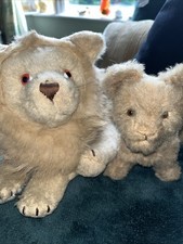 Vintage pair lion for sale Vintage pair lion for sale  NEWCASTLE UPON TYNE