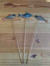 Estacas de jardín de metal esmaltado PECES, juego de 3 estacas de metal de seis pulgadas para decoración de arte de jardín segunda mano  Embacar hacia Mexico