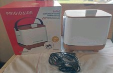 NOVO NA CAIXA FRIGIDAIRE® REFRIGERADOR/GELADEIRA ELÉTRICA ISOLADA DE 6 LATAS comprar usado NOVO NA CAIXA FRIGIDAIRE® REFRIGERADOR/GELADEIRA ELÉTRICA ISOLADA DE 6 LATAS comprar usado  Enviando para Brazil