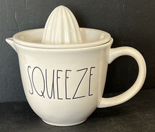 RAE DUNN "SQUEEZE" ESPREMEDOR # 181 & JARRO COM ALÇA COLEÇÃO ARTESANAL POR MAGENTA comprar usado  Enviando para Brazil