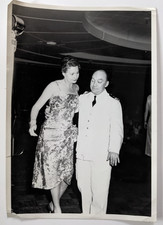 Usado, Foto vintage da década de 1950 de mulher dançando com oficial de navio de cruzeiro moda meados do século comprar usado  Enviando para Brazil
