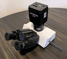 Olympus microscope trinocular usato  Spedire a Italy