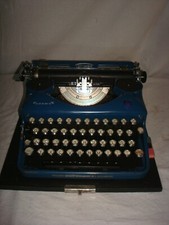 Macchina scrivere portatile usato  Schiavon