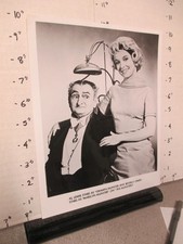 Cadeira elétrica CBS show foto promocional década de 1960 THE MUNSTERS Al Lewis Beverly Owen, usado comprar usado  Enviando para Brazil