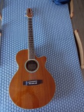 Chitarra acustica elettrificat usato  Villamagna
