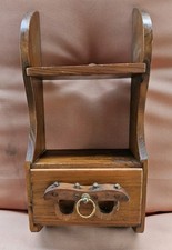 Usado, Antigo 2 Prateleiras Vitrine Curio com Gaveta OX YOKE DETAIL KENNEDY BROS. Antigo comprar usado Usado, Antigo 2 Prateleiras Vitrine Curio com Gaveta OX YOKE DETAIL KENNEDY BROS. Antigo comprar usado  Enviando para Brazil