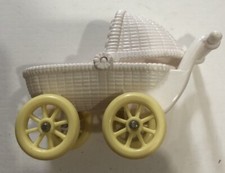 Carrinho de bebê Fisher Price Loving Family branco casa de bonecas rodas amarelas comprar usado  Enviando para Brazil