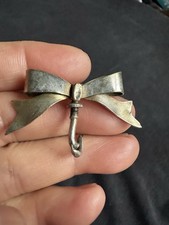 Broche vintage testado prata fita dourada arco com fecho lagosta gancho comprar usado Broche vintage testado prata fita dourada arco com fecho lagosta gancho comprar usado  Enviando para Brazil