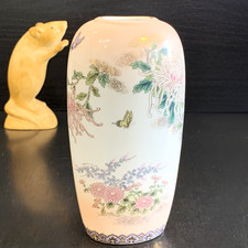 Vaso urna de porcelana japonesa 1988 14cmH blush pêssego com borboletas e crisântemo comprar usado Vaso urna de porcelana japonesa 1988 14cmH blush pêssego com borboletas e crisântemo comprar usado  Enviando para Brazil