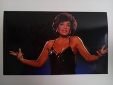 Shirley Bassey -  - original Autogramm - ca. 16,5x27,5cm - Foto comprar usado Shirley Bassey -  - original Autogramm - ca. 16,5x27,5cm - Foto comprar usado  Enviando para Brazil
