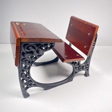 Madera y hierro fundido para escritorio escolar en miniatura se adapta a muñecas de 18  segunda mano  Embacar hacia Mexico