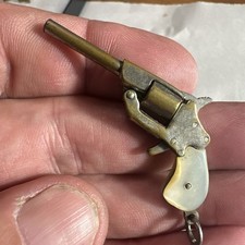 Pingente de metal antigo de 1920 pin tampa de fogo pistola arma relógio fob charme comprar usado Pingente de metal antigo de 1920 pin tampa de fogo pistola arma relógio fob charme comprar usado  Enviando para Brazil