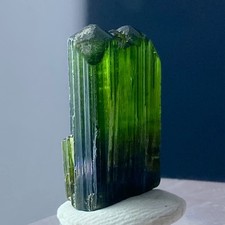 Forma de amostra de cristal turmalina verde natural 13 quilates Afeganistão, usado comprar usado  Enviando para Brazil