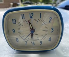 Usado, Relógio despertador azul Reino Unido vintage operado por bateria mãos brilho funciona mesa retrô analógica comprar usado  Enviando para Brazil