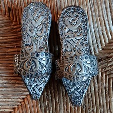 Paire chaussures décoratives d'occasion  Lodève