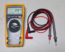 Multimetro digitale portatile usato  Spedire a Italy