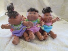 1995 REMENDO DE REPOLHO INFANTIL PELE ESCURA TRIGÊMEOS EM SUPORTE OPERADO POR BATERIA comprar usado  Enviando para Brazil