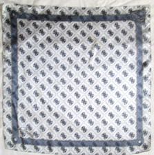 Guess foulard soie d'occasion  Montferrand-le-Château