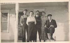 RPPC ~ Família na varanda da frente, triciclo homem na criança, não identificado comprar usado  Enviando para Brazil