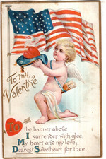 ANTIGO CARTÃO POSTAL DOS NAMORADOS AJOELHADO CUPIDO, CORAÇÃO NO TRAVESSEIRO, BANDEIRA AMERICANA comprar usado  Enviando para Brazil