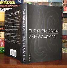 Waldman, Amy THE SUBMISSION A Novel 1st Edition 1st Printing comprar usado  Enviando para Brazil