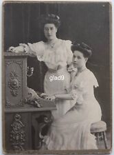 Senhoras respeitáveis tocam piano vestidos bonitos cartão armário Riga Letônia 1900's comprar usado  Enviando para Brazil