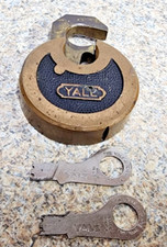 Antigo Vintage Yale Push Key Cadeado Panqueca Bronze com 2 Chaves e Funciona comprar usado  Enviando para Brazil