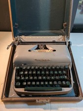 Máquina de escrever manual portátil Remington Travel-Riter com estojo vintage década de 1960 retrô comprar usado  Enviando para Brazil