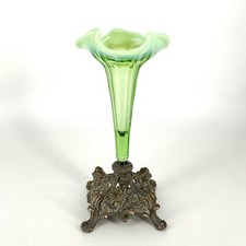 Vaso antigo vitoriano de vidro Epergne trompete verde opalina base de metal comprar usado  Enviando para Brazil