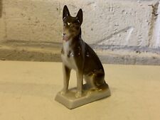 Estatueta vintage de porcelana de cachorro pastor alemão com base branca comprar usado Estatueta vintage de porcelana de cachorro pastor alemão com base branca comprar usado  Enviando para Brazil