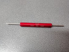 .0930 .0933 thread for sale  LEICESTER