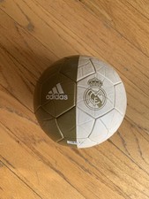 Mini bola Adidas Real Madrid - Branco/ouro DY2529 (bom estado) comprar usado  Enviando para Brazil