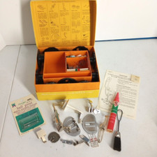 Máquina de costura vintage anos 70 Singer Zig Zag modelo 758 acessórios caixa original, usado comprar usado  Enviando para Brazil