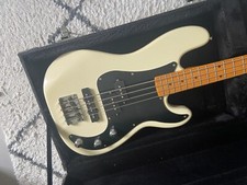 Guitare basse vintage d'occasion  Montévrain
