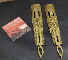 Paire garnitures ornements d'occasion  Saint-Privat-des-Vieux