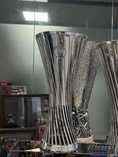 Troféu Europa Conference League réplica de resina 33cm altura comprar usado  Enviando para Brazil