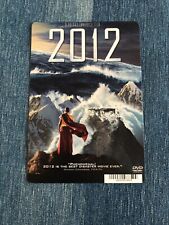 2012 ROLAND EMERICH FILME BLOCKBUSTER PRATELEIRA DE VÍDEO CARTÃO DE APOIO 5"X8", usado comprar usado  Enviando para Brazil