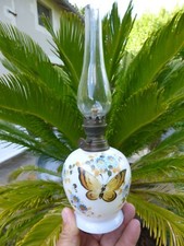 Lampe petrole opaline d'occasion  Couhé